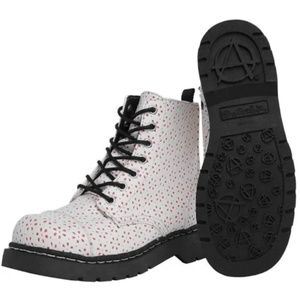 WHITE FLOWER PERFORATED BOOTS - T2248